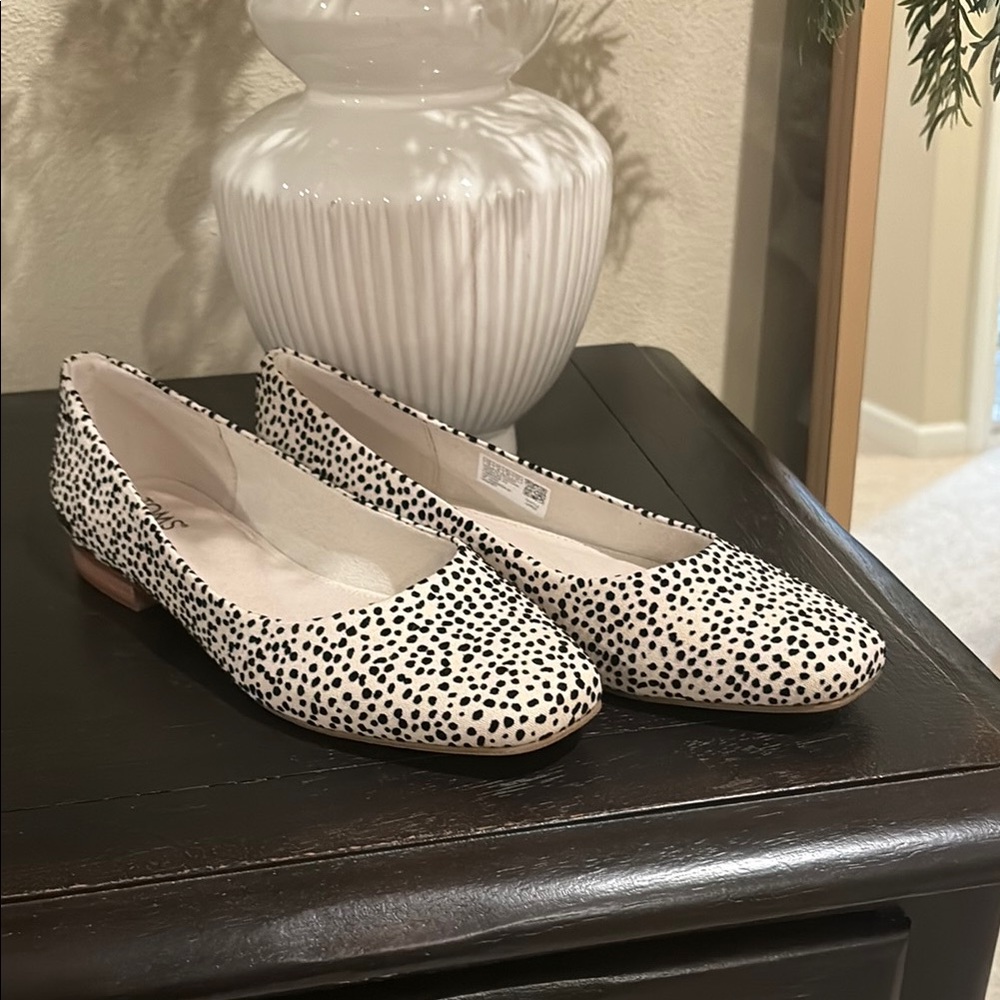 Black and White Spotted Flats with Rounded Toe
